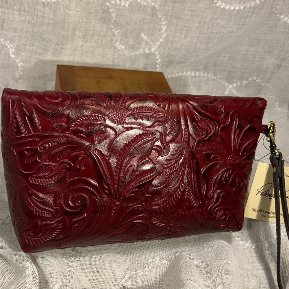 NWT Patricia Nash Valerie Maroon wristlet leather clutch w/ removable loop